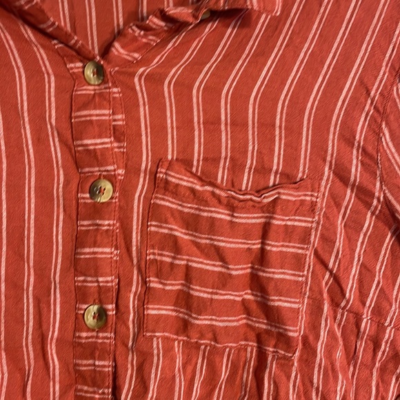Drawstring Button Up shirt - Picture 2 of 3